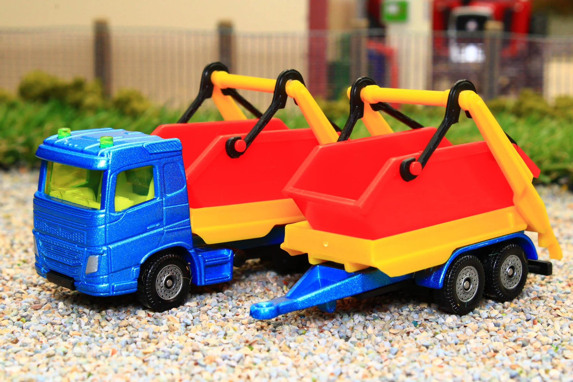 Siku Winkel -Siku Winkel 1695Siku187ScaleSkipLorrywithtrailerPic1